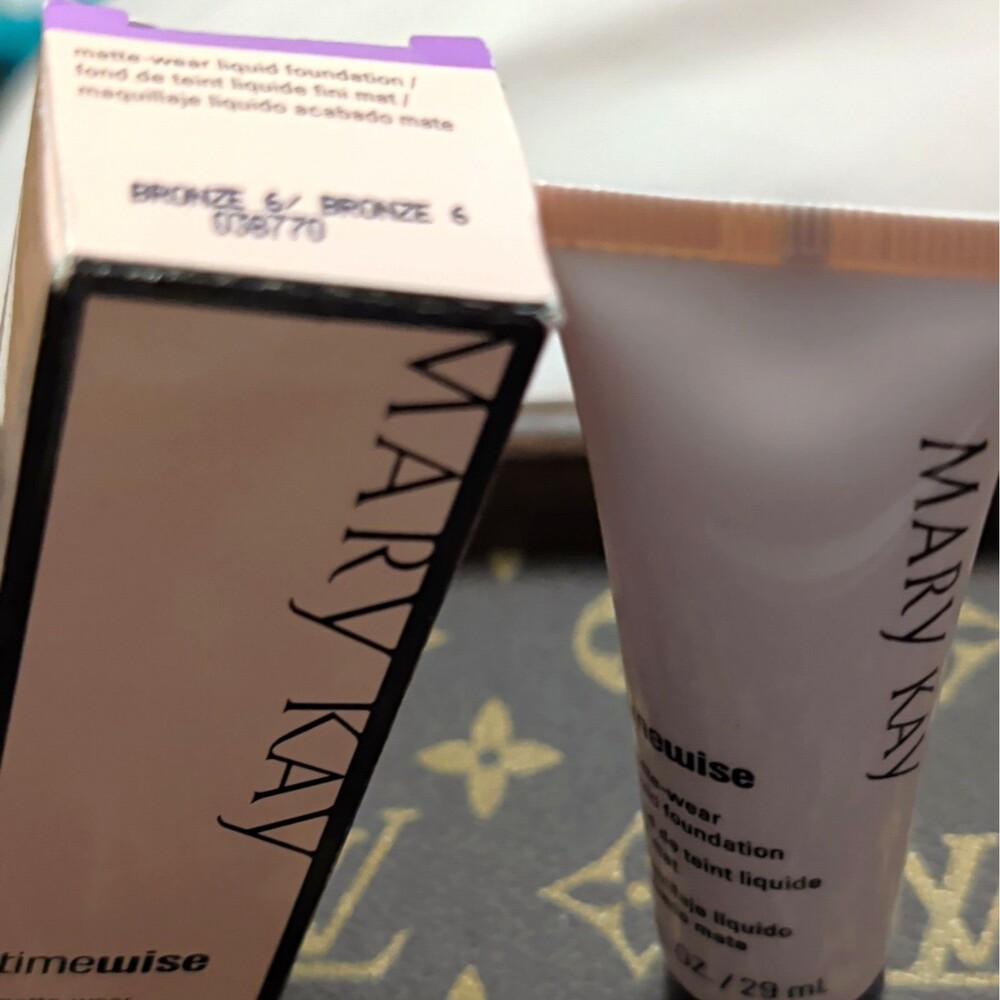 Mary Kay TimeWise Matte-Wear Liquid Foundation Bronze 6 1 fl oz MPN 038770